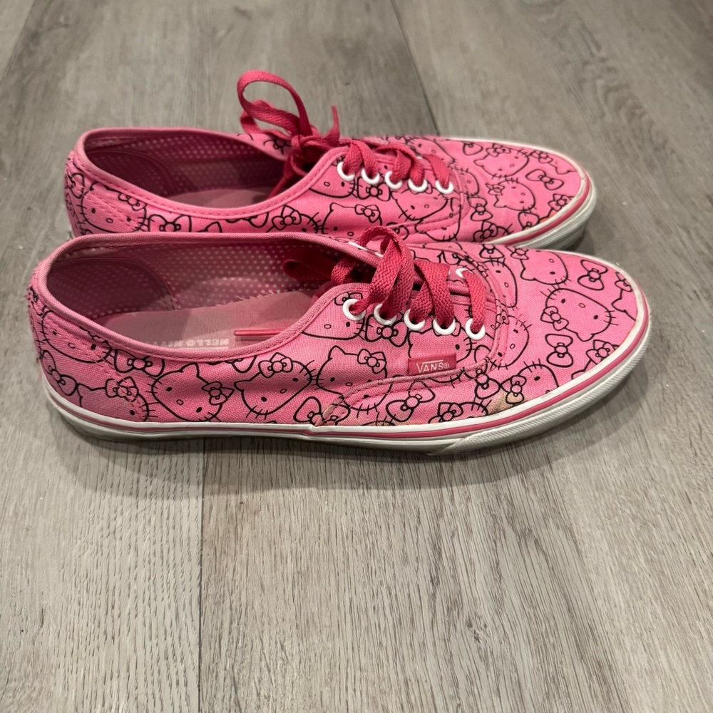 VANS Old Skool Hello Kitty Women's Low Top Sneakers, Size 10, Pink And Black - Picture 2 of 7